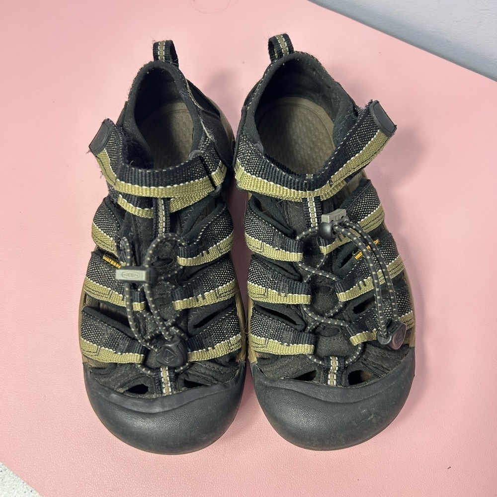 Kids Black and Tan Keen Sandals